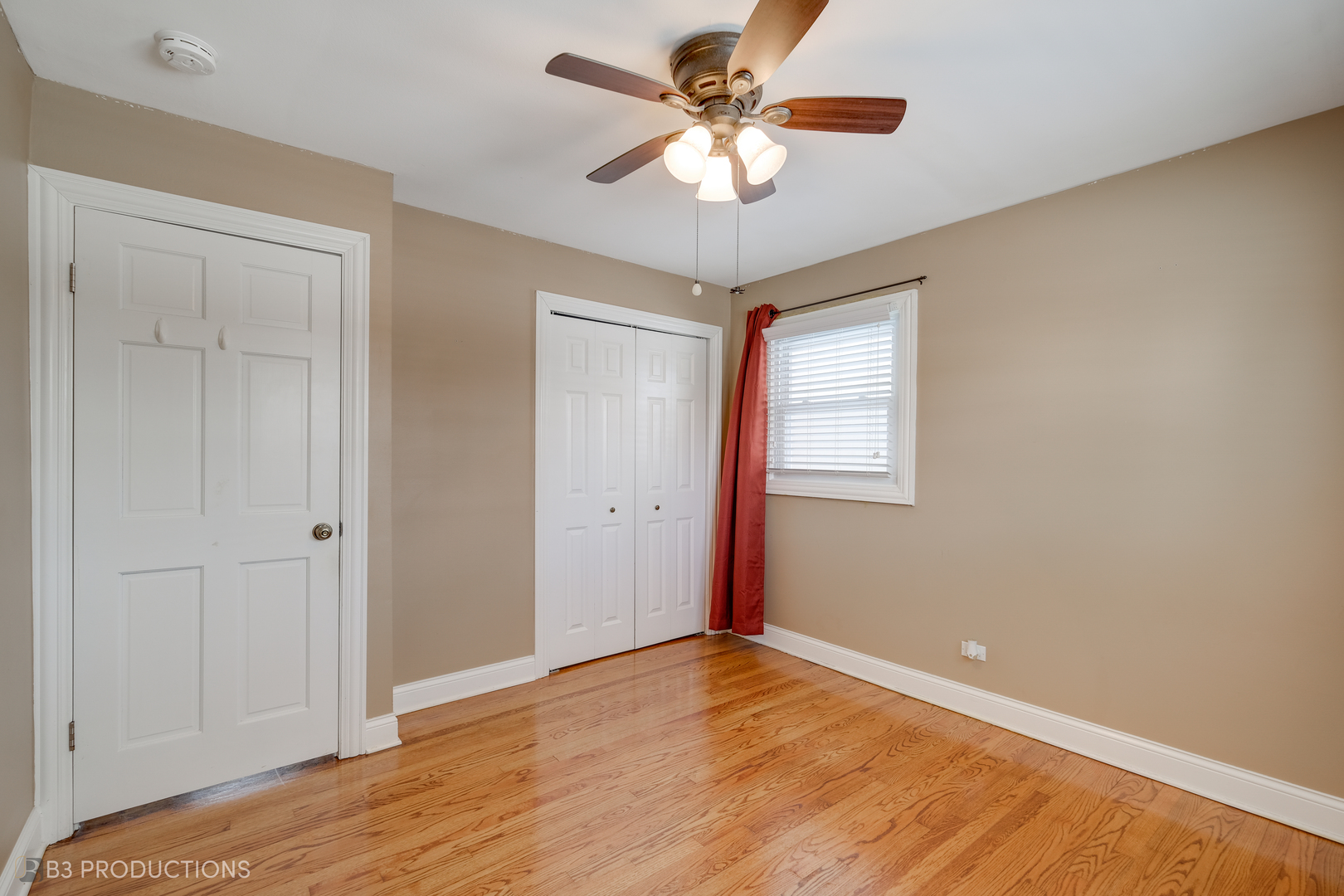 1415 South Chestnut Drive Mount Prospect, IL 60056 - Photo 11 of 15 a view of an empty room with a window