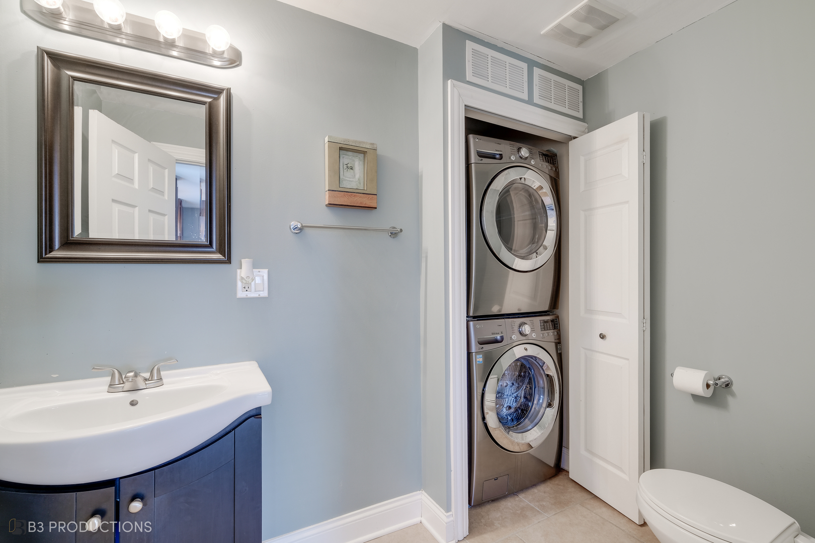 1415 South Chestnut Drive Mount Prospect, IL 60056 - Photo 14 of 15 a utility room with sink dryer and washer