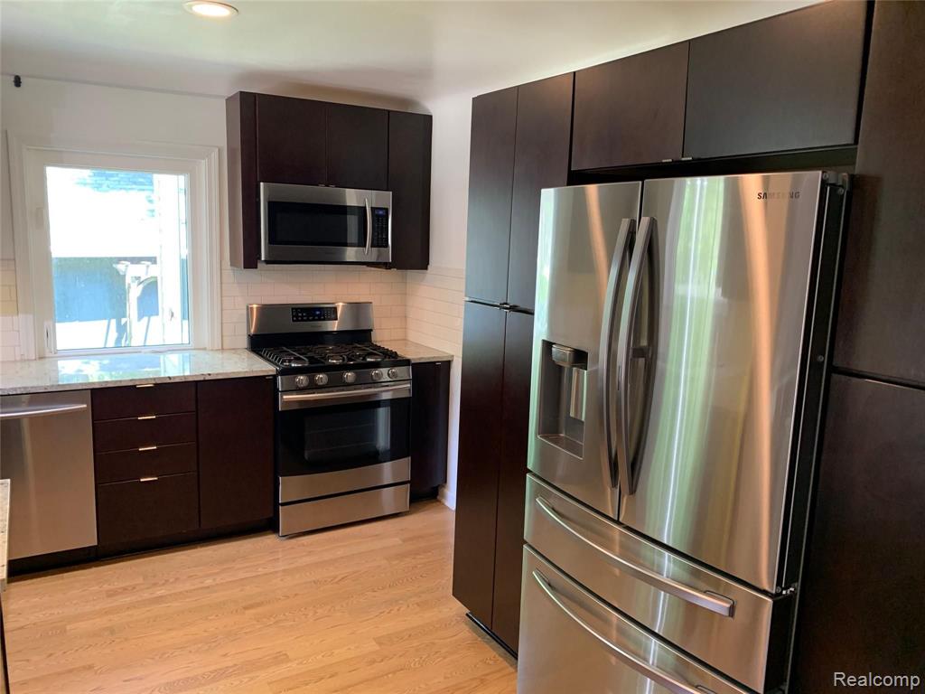 1340 Vernier Road Grosse Pointe Woods, MI 48236 - Photo 7 of 24