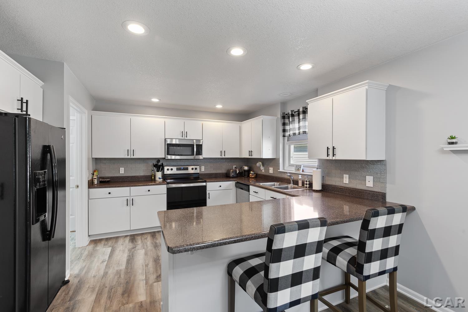681 Ridge Lane Tecumseh, MI 49286 - Photo 8 of 33 50178000-61135a40-d78e-4b2c-b539-a4c6cfb6ff41.JPG