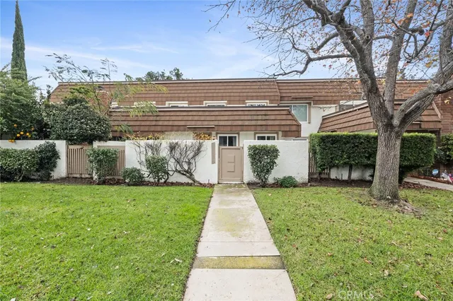 $620,000 | 10140 Larwin Avenue, Unit 3, Chatsworth, CA 91311