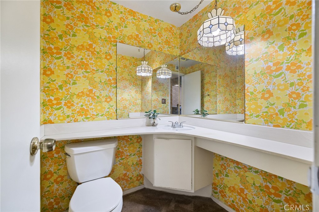 10140 Larwin Avenue, Unit 3 Chatsworth, CA 91311 - Photo 13 of 36 Bathroom 3