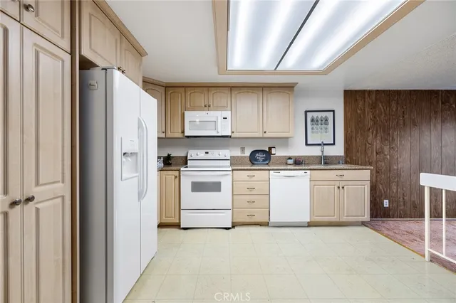 $620,000 | 10140 Larwin Avenue, Unit 3, Chatsworth, CA 91311