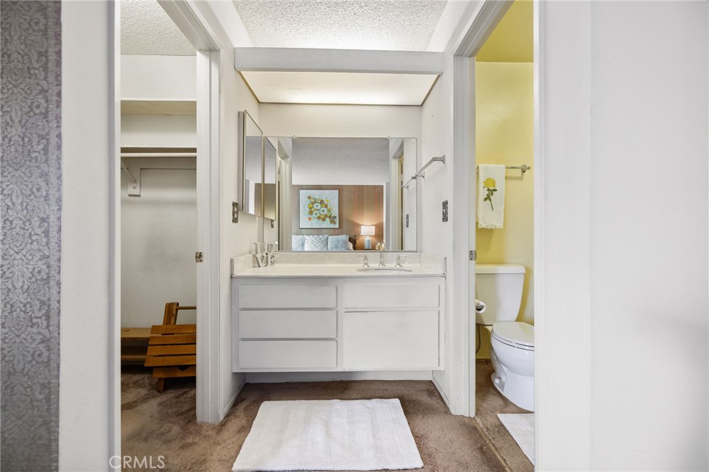 10140 Larwin Avenue, Unit 3 Chatsworth, CA 91311 - Photo 18 of 36 Bathroom 1