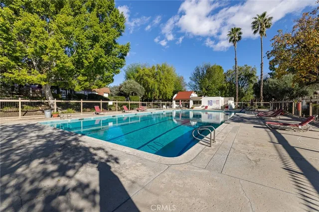 $620,000 | 10140 Larwin Avenue, Unit 3, Chatsworth, CA 91311