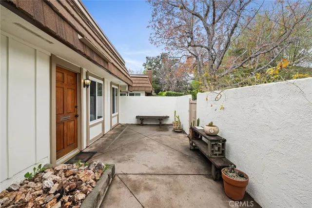 $620,000 | 10140 Larwin Avenue, Unit 3, Chatsworth, CA 91311