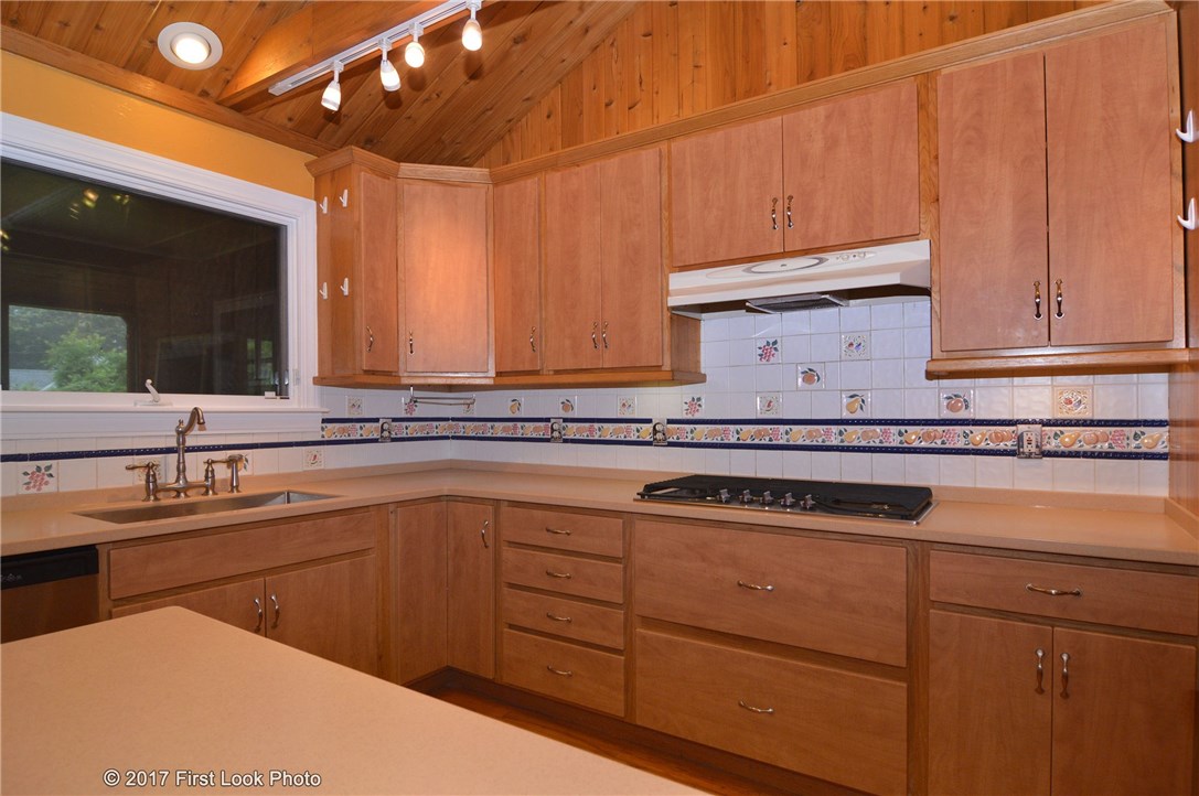 1323 S Road South Kingstown, RI 02879 - Photo 14 of 39 Chef's range and HUGE sink!