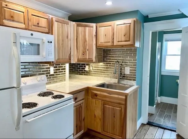 $1,250 | 53 Messer Street, Unit B, Laconia, NH 03246