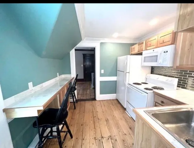 $1,250 | 53 Messer Street, Unit B, Laconia, NH 03246