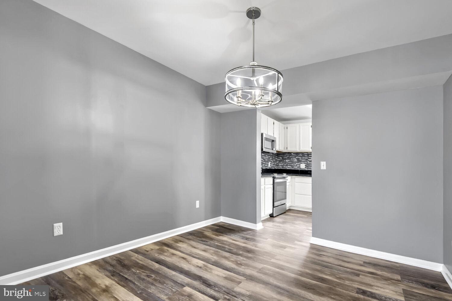 7202 Rutherford Green Circle Baltimore, MD 21244 - Photo 6 of 29 Dining room
