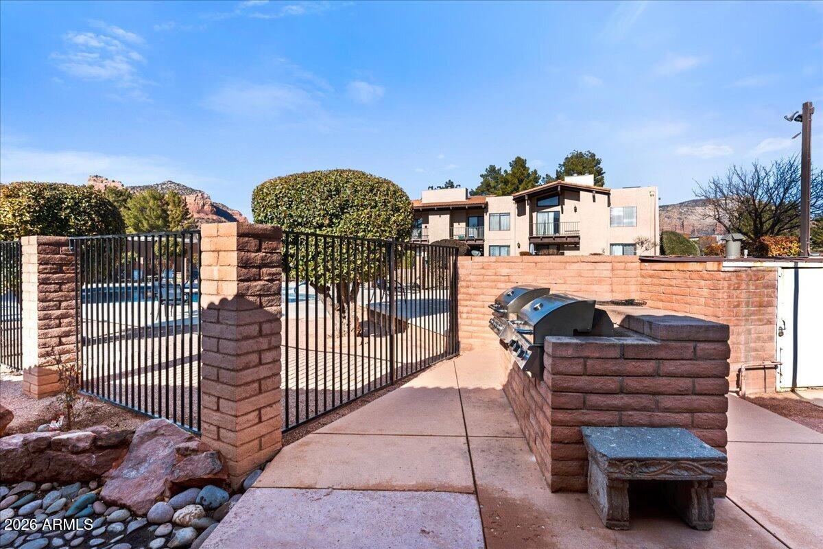 65 Verde Valley School Road, Unit D5 Sedona, AZ 86351 - Photo 28 of 32 28-Community Grill Area