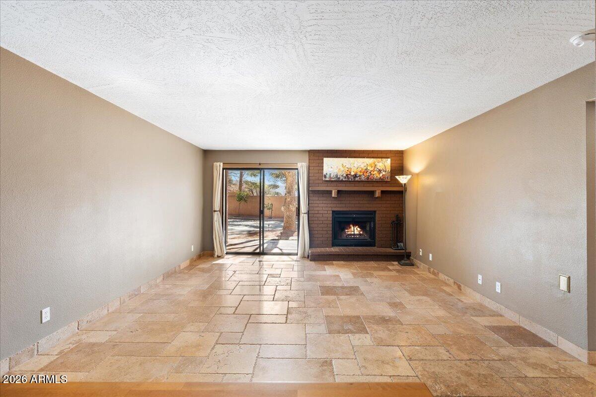 65 Verde Valley School Road, Unit D5 Sedona, AZ 86351 - Photo 6 of 32 06-Living Room