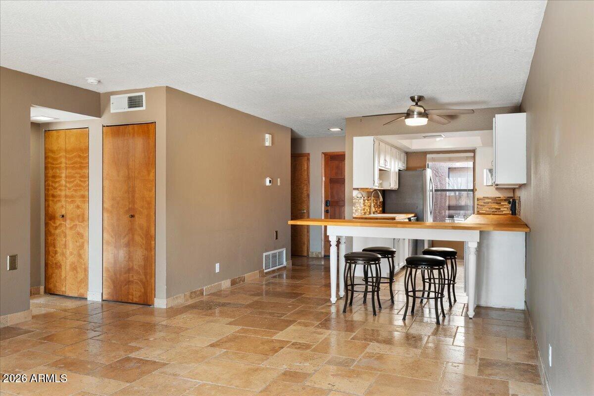 65 Verde Valley School Road, Unit D5 Sedona, AZ 86351 - Photo 7 of 32 07-Living Room to Kitchen