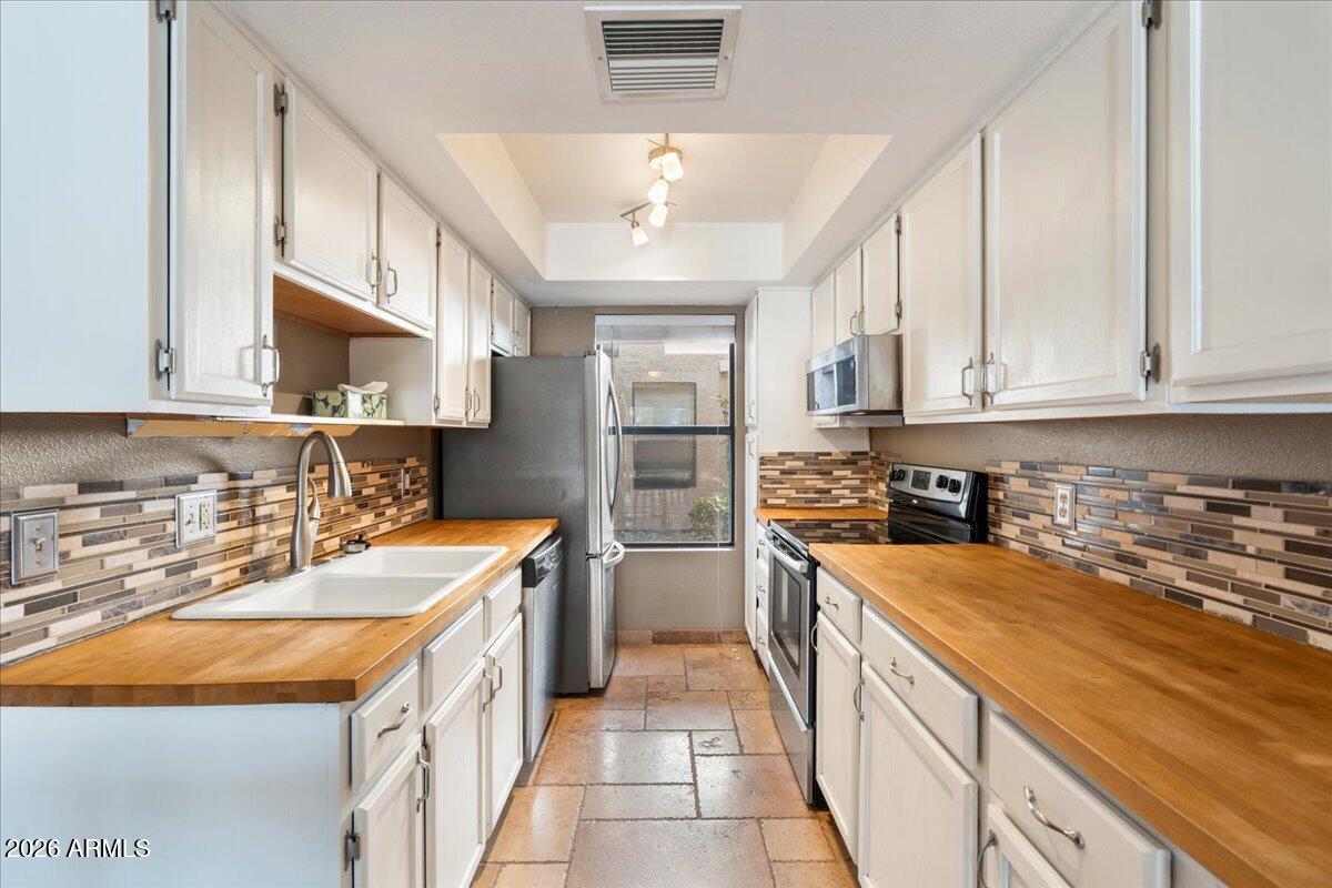 65 Verde Valley School Road, Unit D5 Sedona, AZ 86351 - Photo 9 of 32 09-Kitchen