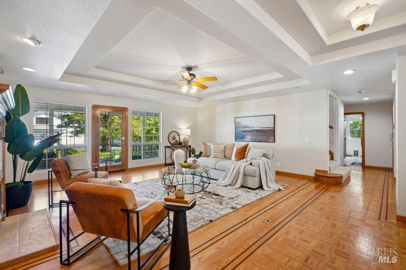822 Robinson Road Sebastopol, CA 95472 - Photo 8 of 60 Living room