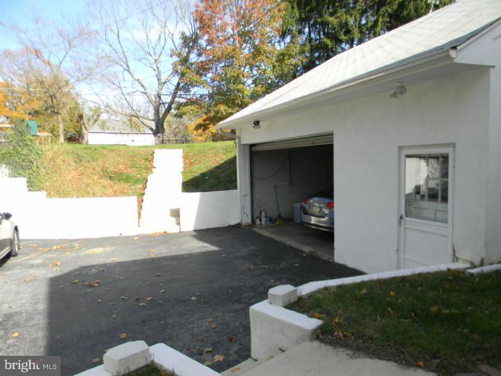43 Beaver Valley Road Chadds Ford, PA 19317 - Photo 12 of 12 Garage