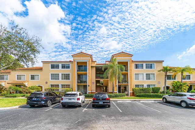 $249,900 | 117 Yacht Club Way, Unit 206, Hypoluxo, FL 33462