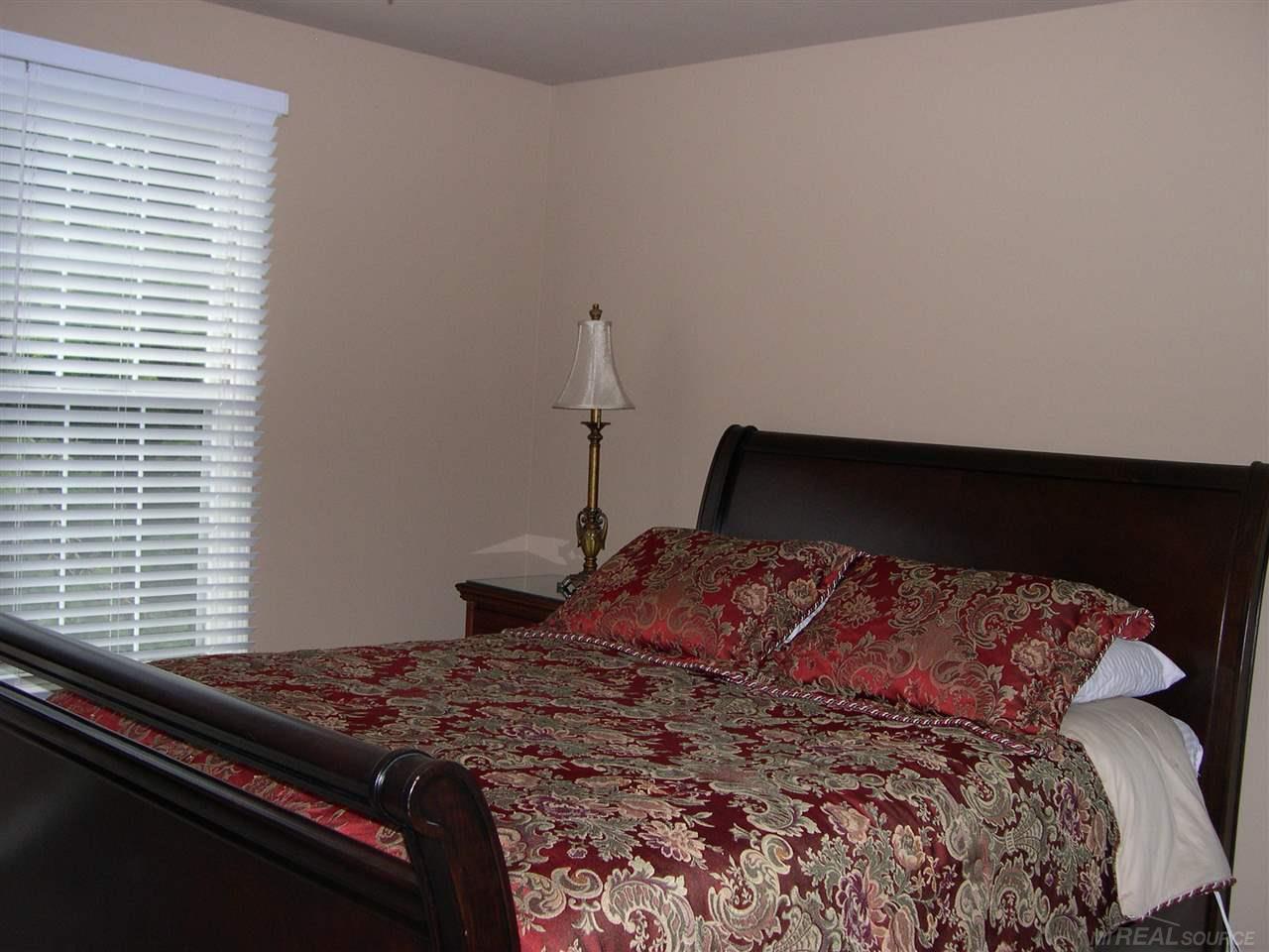 2062 Mapleridge Road Rochester Hills, MI 48309 - Photo 30 of 35