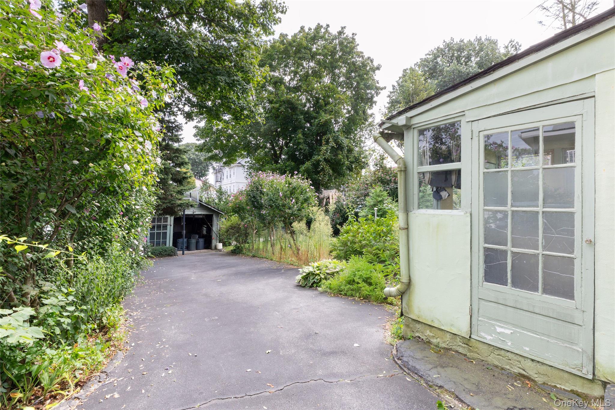 531 1/2 Willett Avenue Port Chester, NY 10573 - Photo 27 of 31 a front view of a house with a yard