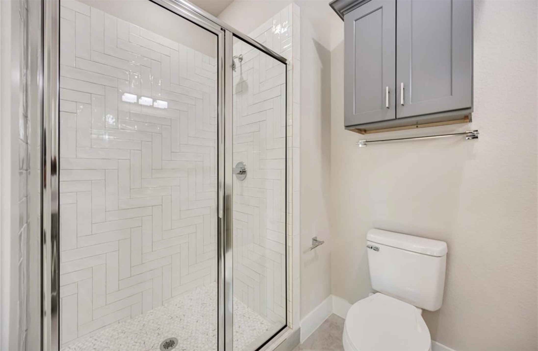 415 Gans Street, Unit AB Houston, TX 77029 - Photo 16 of 24 a bathroom with a toilet and a shower