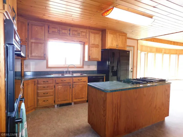 $525,000 | 32598 Pioneer Avenue, Aitkin, MN 56431