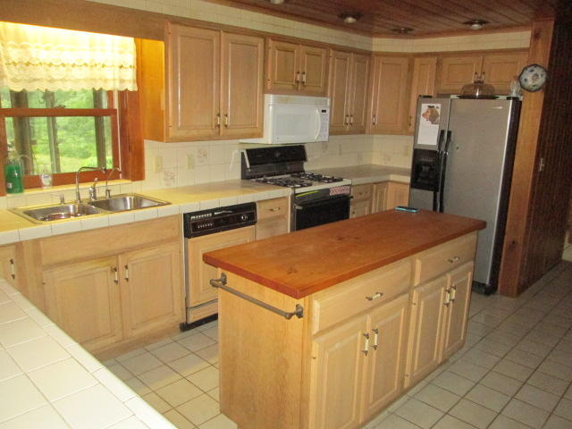 1619 West Creston Road Crossville, TN 38571 - Photo 12 of 21 12 Kitchen