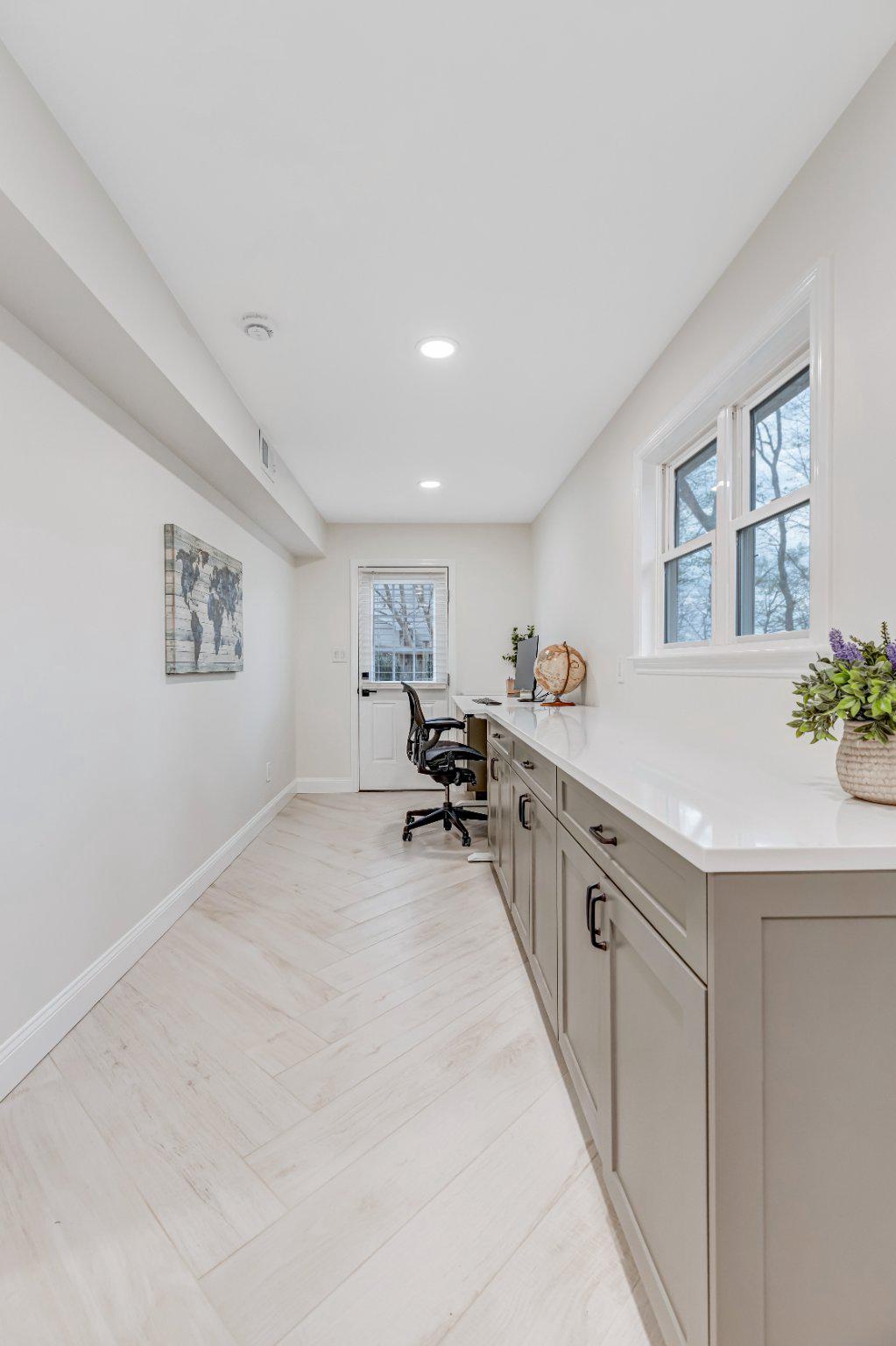 8619 Nanlee Drive Springfield, VA 22152 - Photo 46 of 73 Custom build workspace.