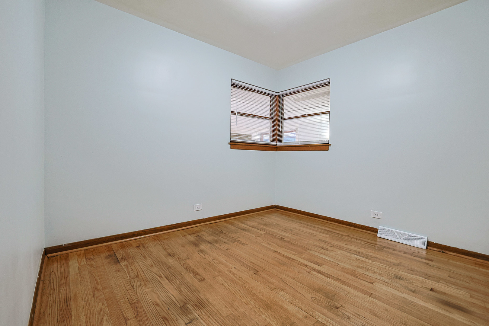 2 North Wisconsin Avenue Addison, IL 60101 - Photo 12 of 27