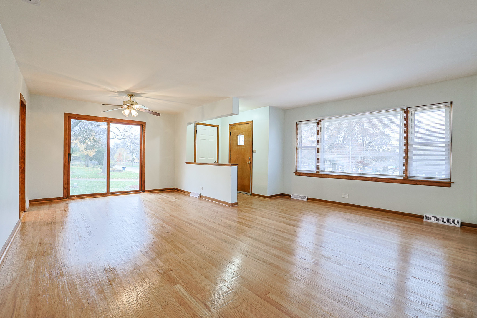 2 North Wisconsin Avenue Addison, IL 60101 - Photo 3 of 27