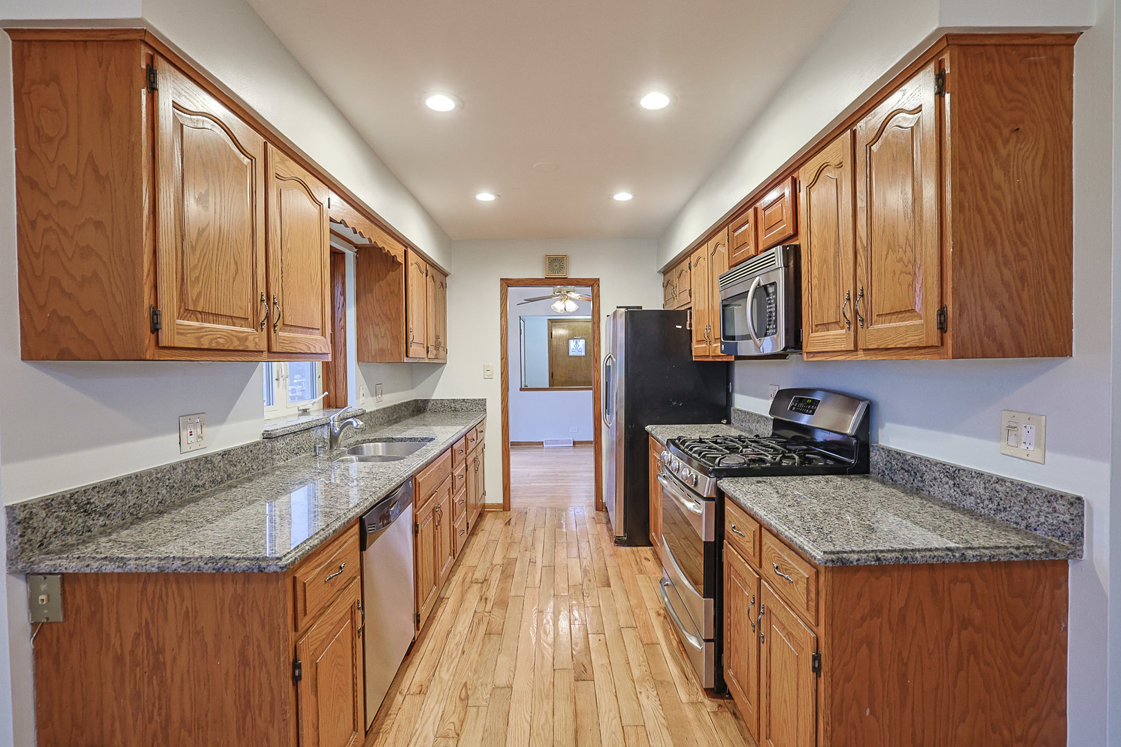 2 North Wisconsin Avenue Addison, IL 60101 - Photo 8 of 27