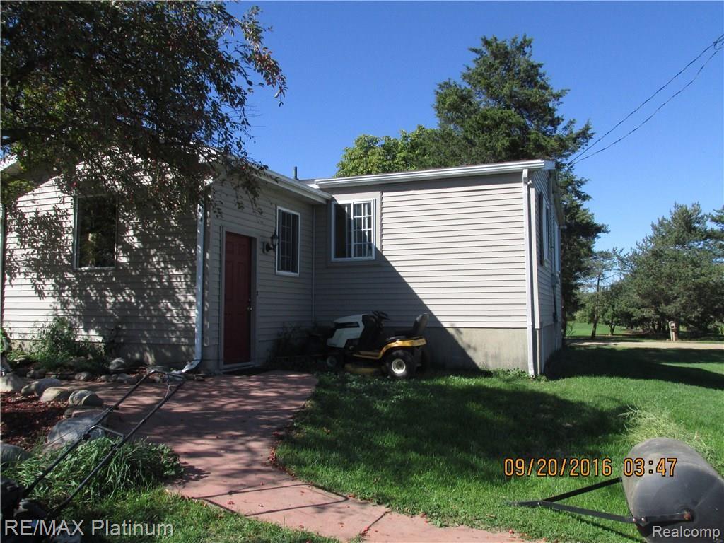 11550 Pittsburg Road Durand, MI 48429 - Photo 2 of 17 IMG_0906.JPG