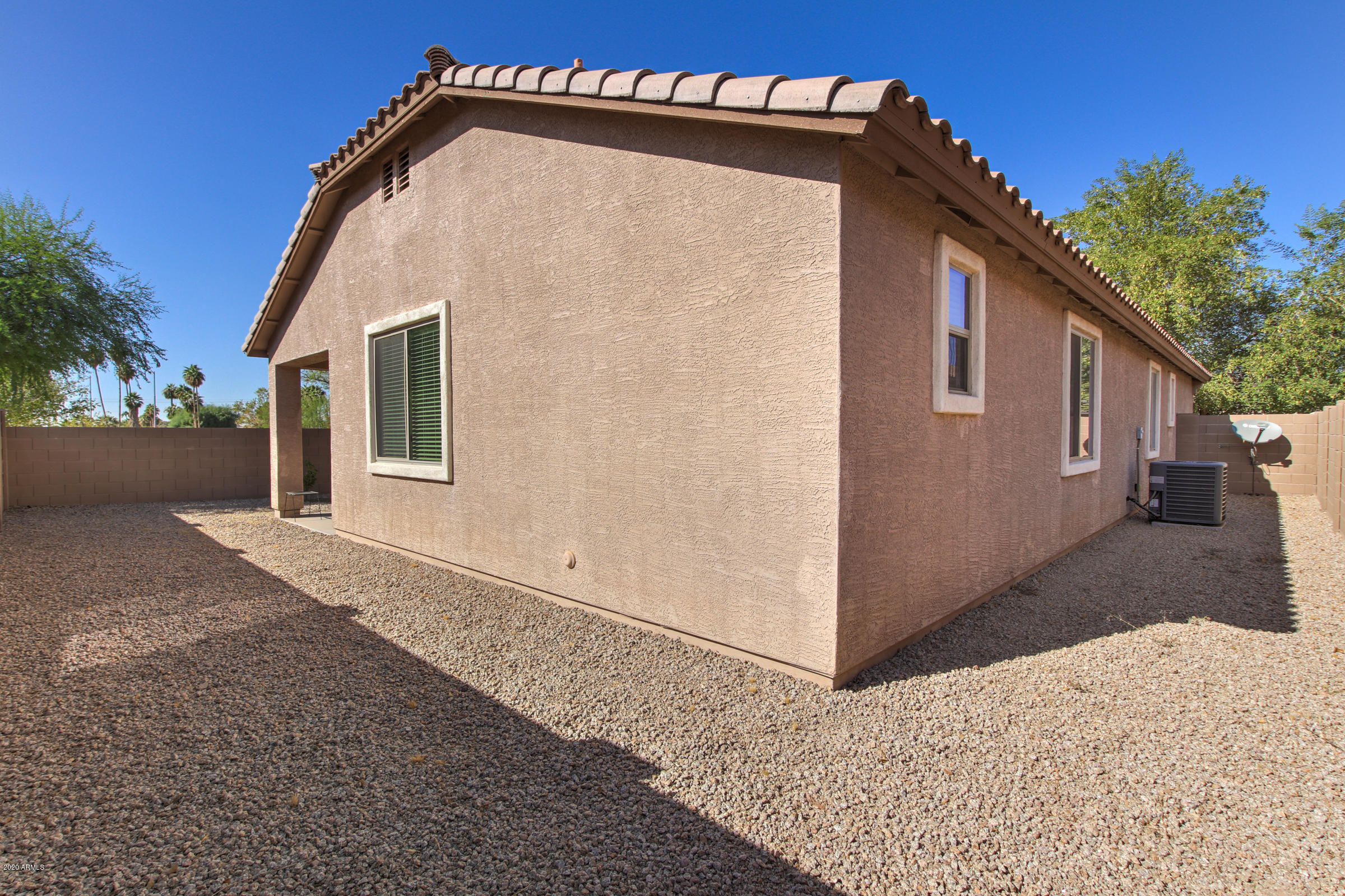 2625 West Beautiful Lane Phoenix, AZ 85041 - Photo 25 of 27 Large side-yard (West)