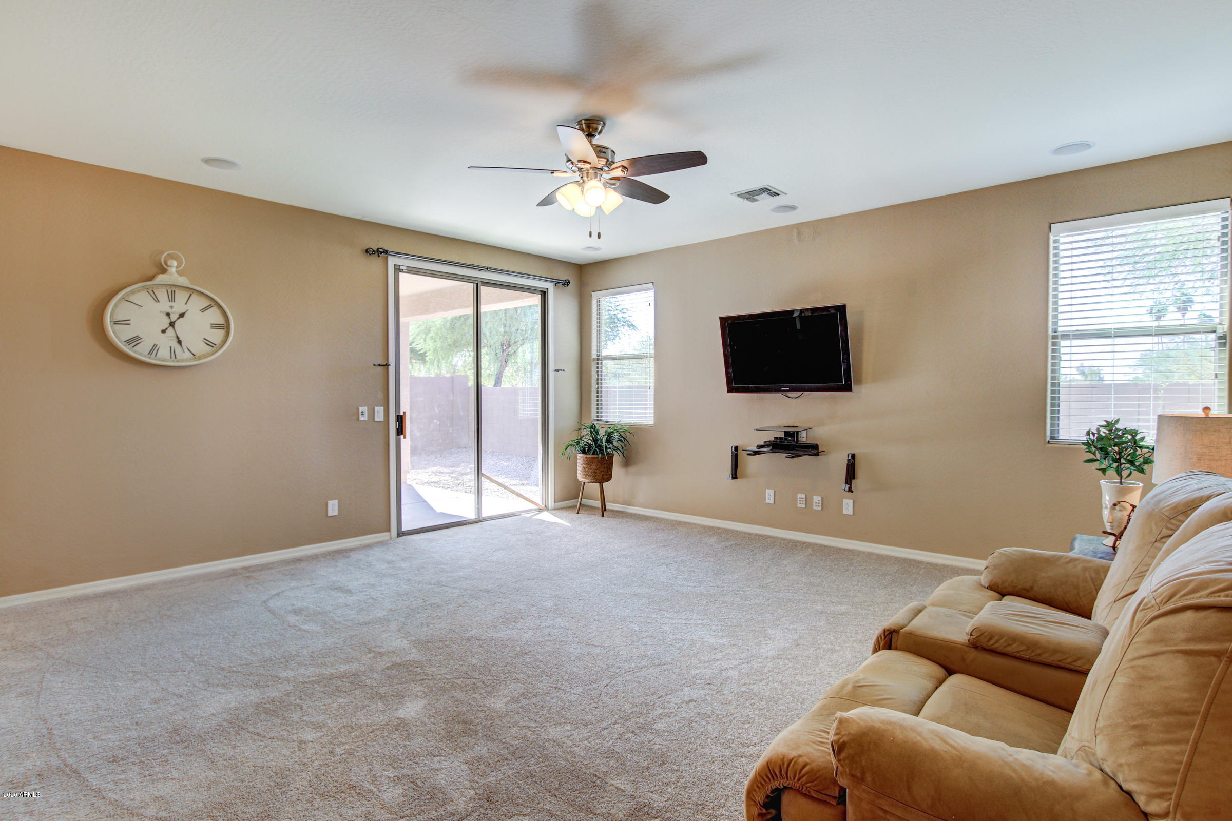 2625 West Beautiful Lane Phoenix, AZ 85041 - Photo 4 of 27 Family Room
