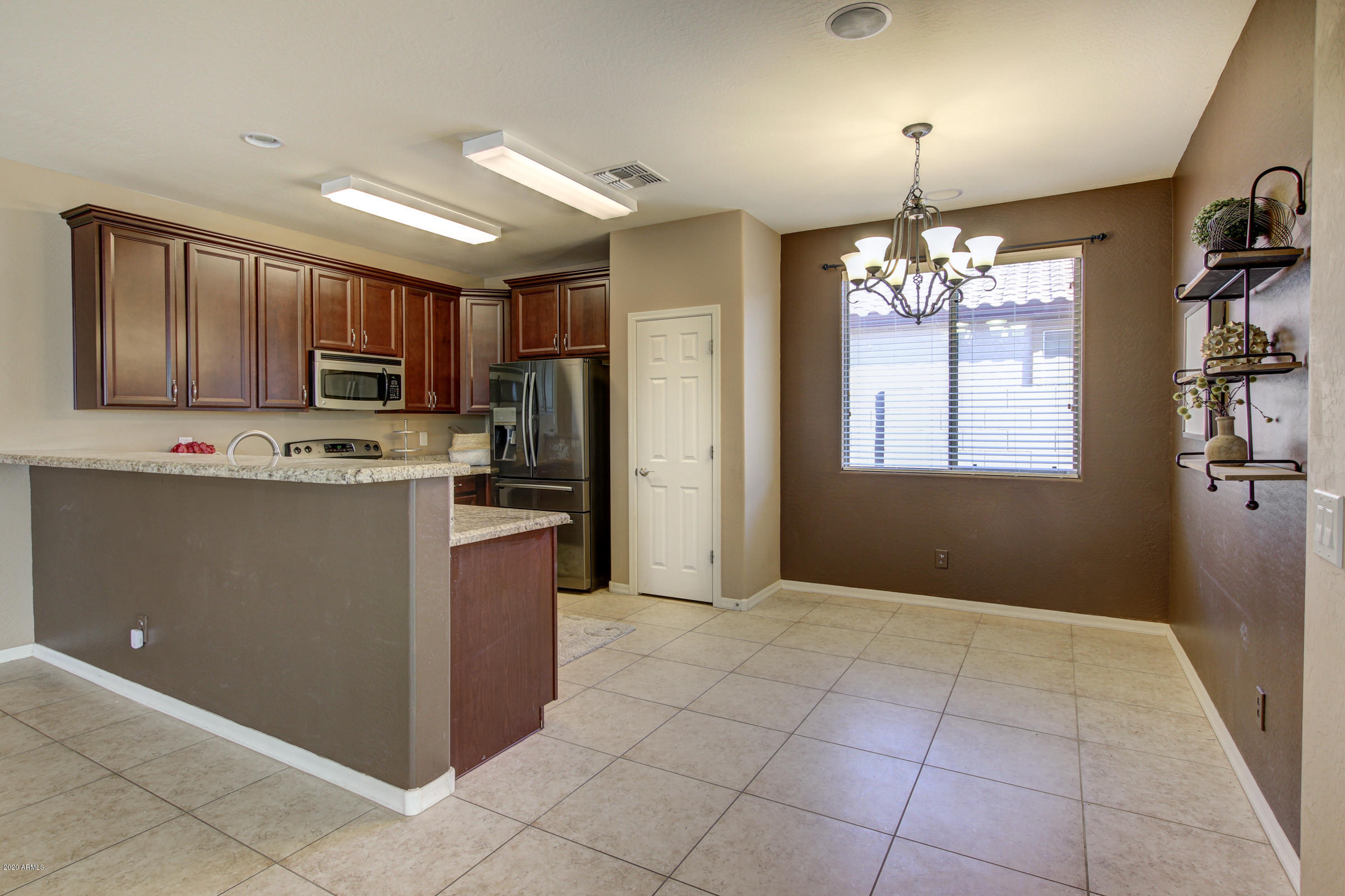 2625 West Beautiful Lane Phoenix, AZ 85041 - Photo 6 of 27 2625 W Beautiful Ln-11