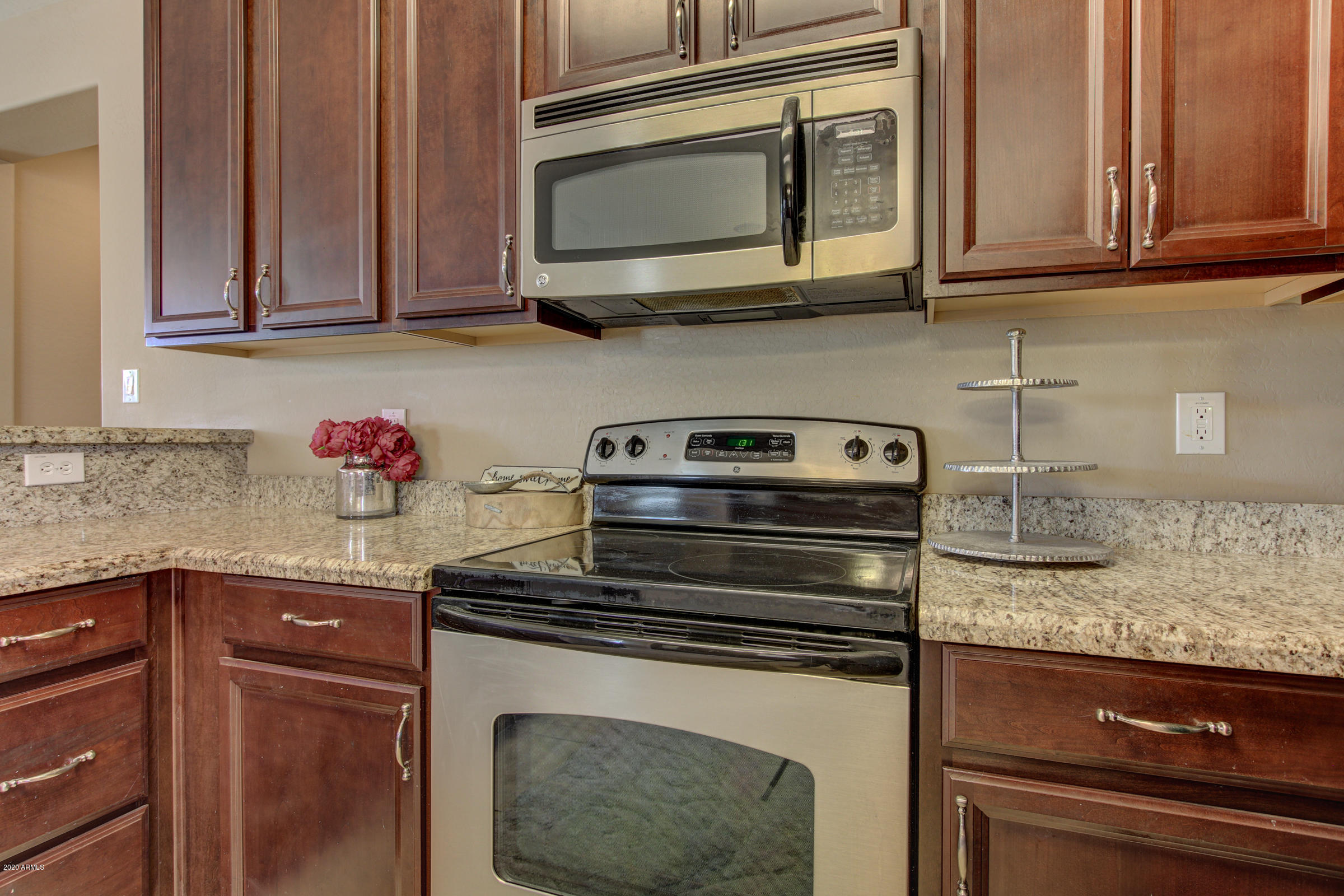 2625 West Beautiful Lane Phoenix, AZ 85041 - Photo 8 of 27 Kitchen