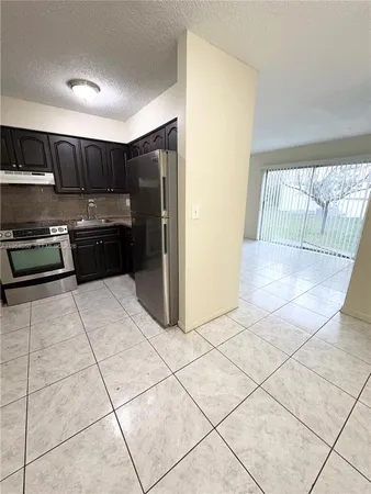 $2,000 | 813 Southwest 10th Street, Unit B, Hallandale Beach, FL 33009