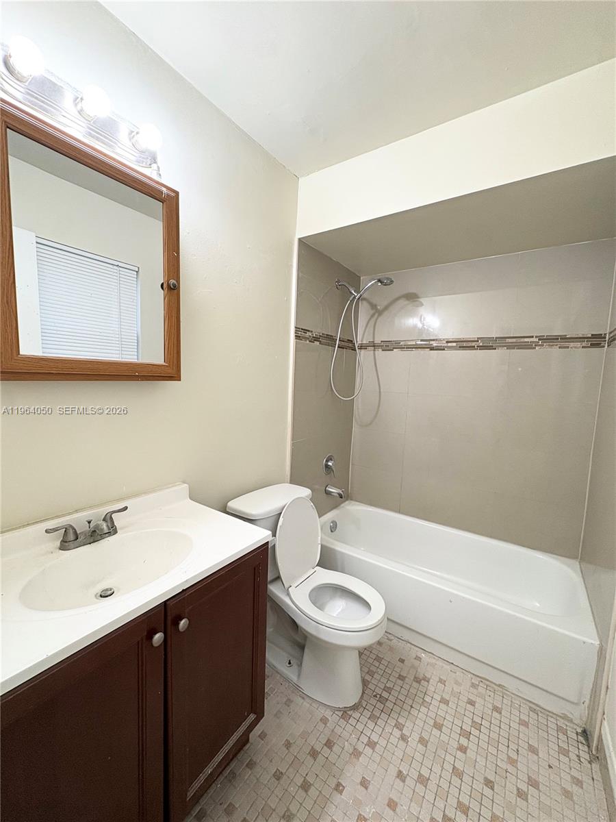 813 Southwest 10th Street, Unit B Hallandale Beach, FL 33009 - Photo 6 of 7