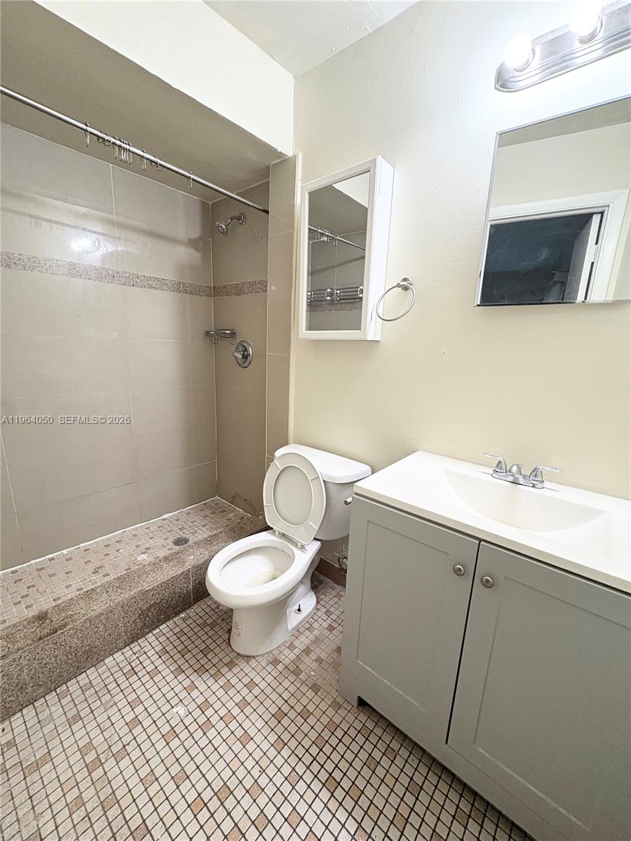 813 Southwest 10th Street, Unit B Hallandale Beach, FL 33009 - Photo 7 of 7