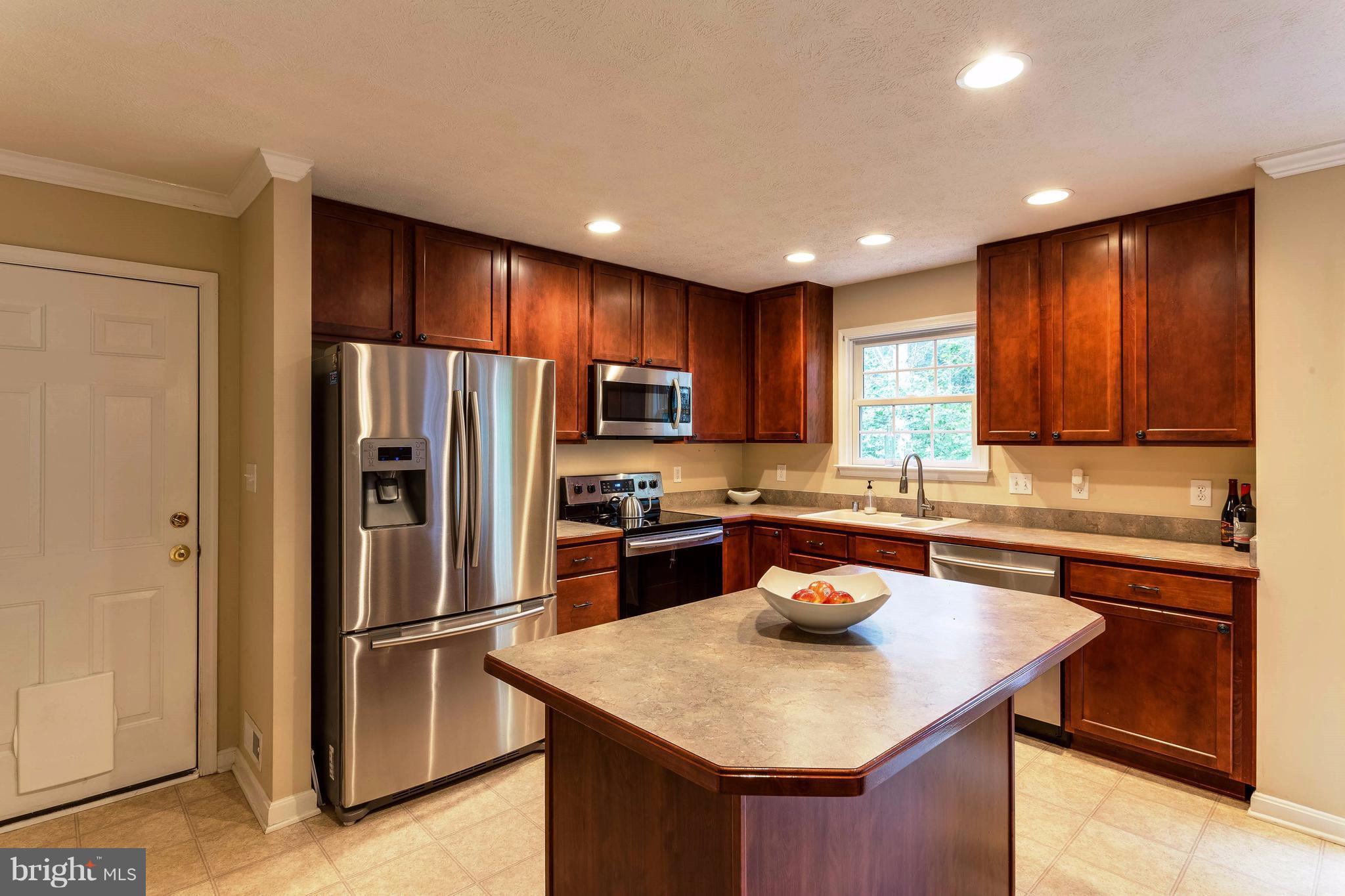 11037 Post Oak Road Spotsylvania, VA 22551 - Photo 9 of 30 Kitchen