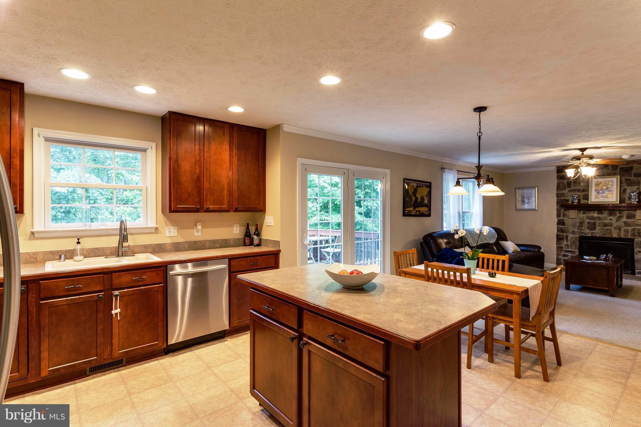 11037 Post Oak Road Spotsylvania, VA 22551 - Photo 10 of 30 Kitchen