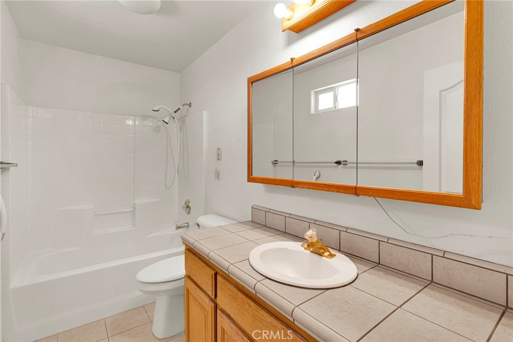 11281 4th Hesperia, CA 92345 - Photo 24 of 35 Primary bedroom private bath