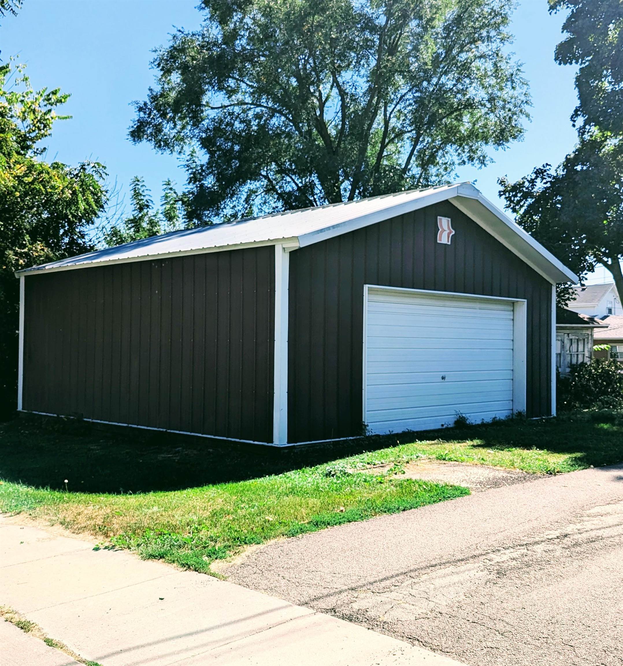 426 North 2nd Street Rochelle, IL 61068 - Photo 3 of 10 a front view of a house with a garden
