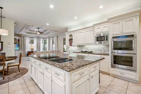 $1,465,000 | 2 Lenox Hill Drive, The Woodlands, TX 77382