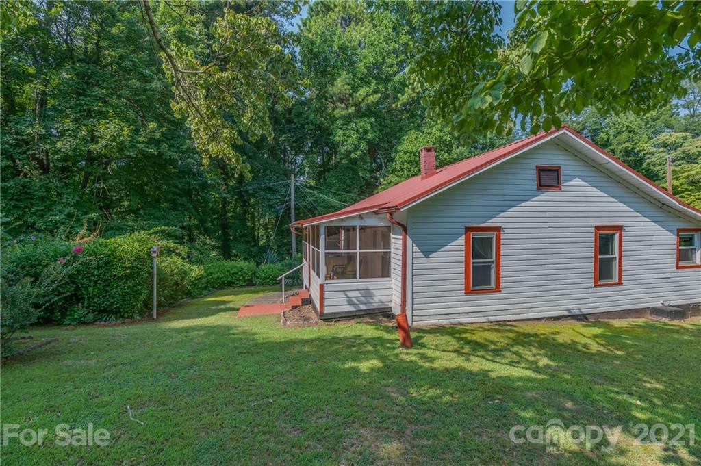 90 Elm Street Tryon, NC 28782 - Photo 5 of 33 Gallery Image 5