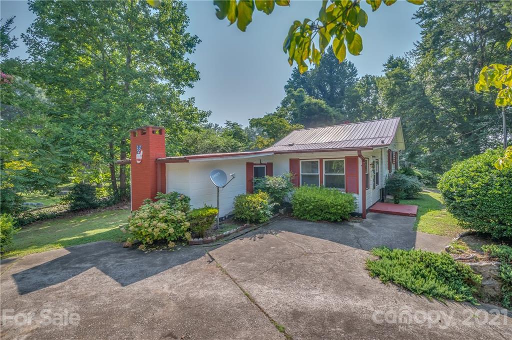 90 Elm Street Tryon, NC 28782 - Photo 6 of 33 Gallery Image 6