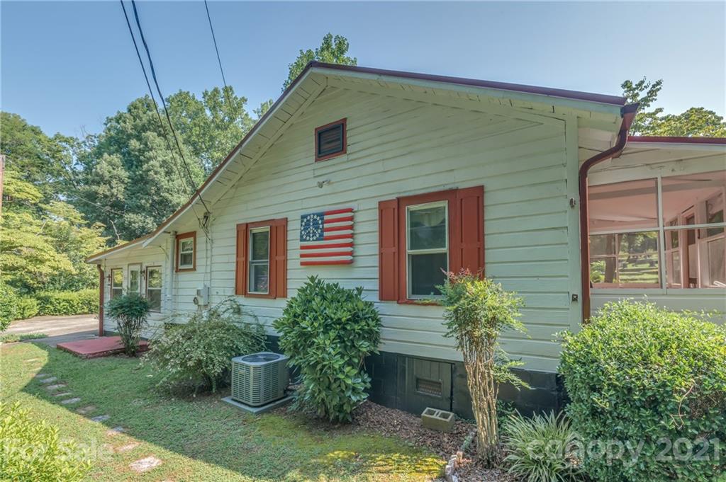 90 Elm Street Tryon, NC 28782 - Photo 7 of 33 Gallery Image 7