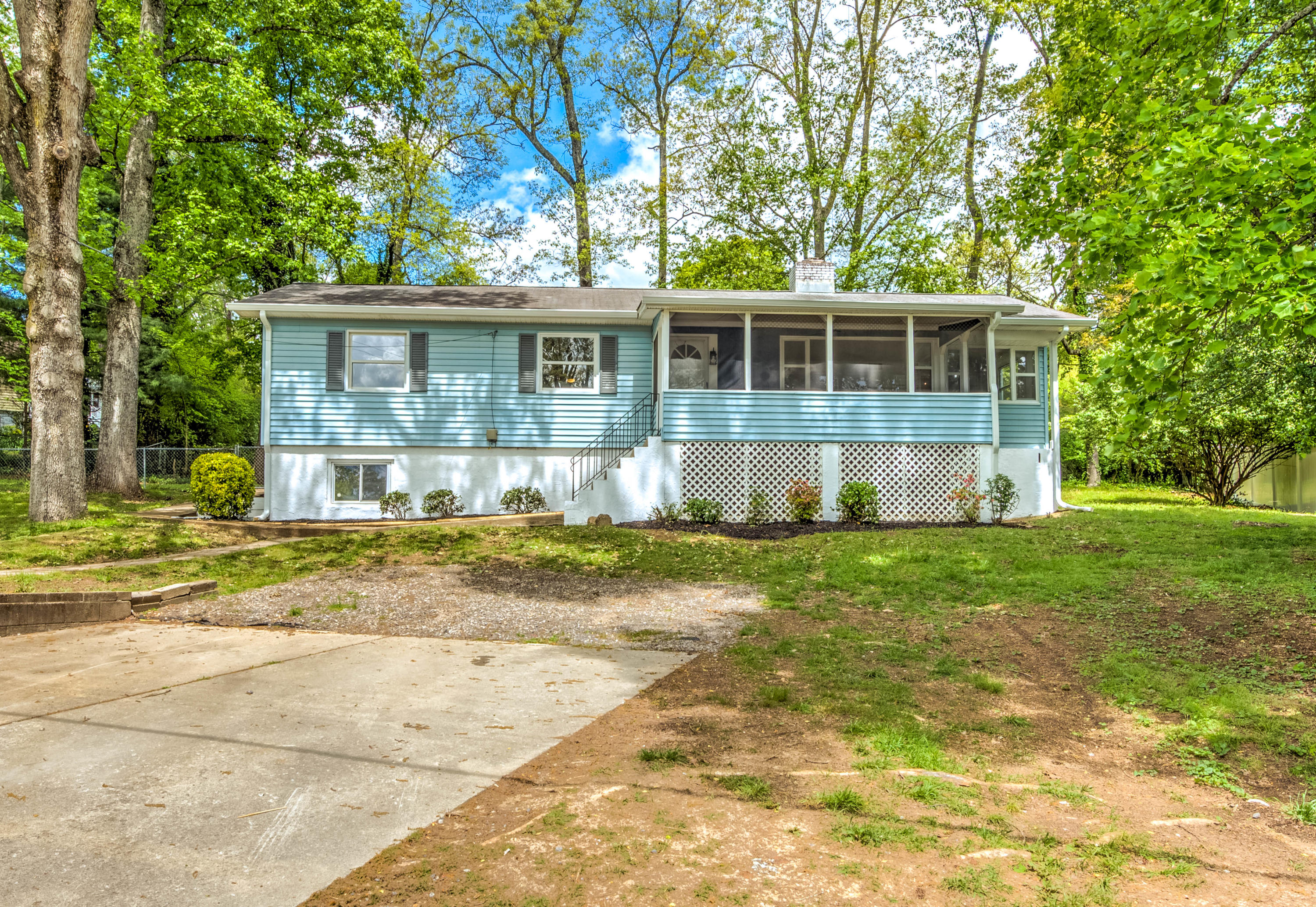718 Florida Avenue Oak Ridge, TN 37830 - Photo 1 of 31 1