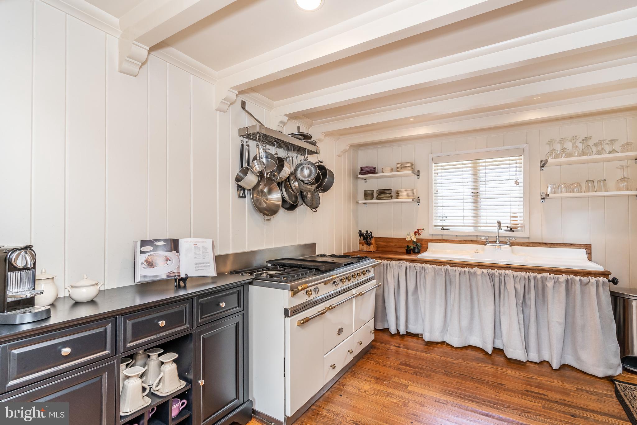 184 Old River Road Arnold, MD 21012 - Photo 13 of 64 Classic country kitchen;