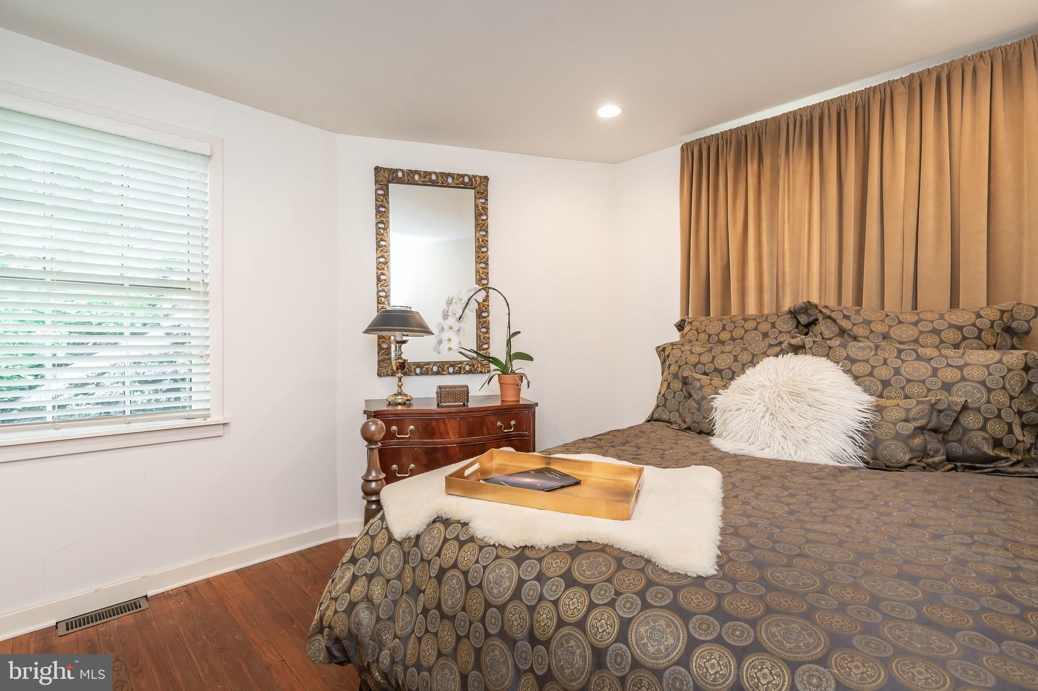 184 Old River Road Arnold, MD 21012 - Photo 29 of 64 Warm, inviting 2nd BR; full bed fits comfortably;