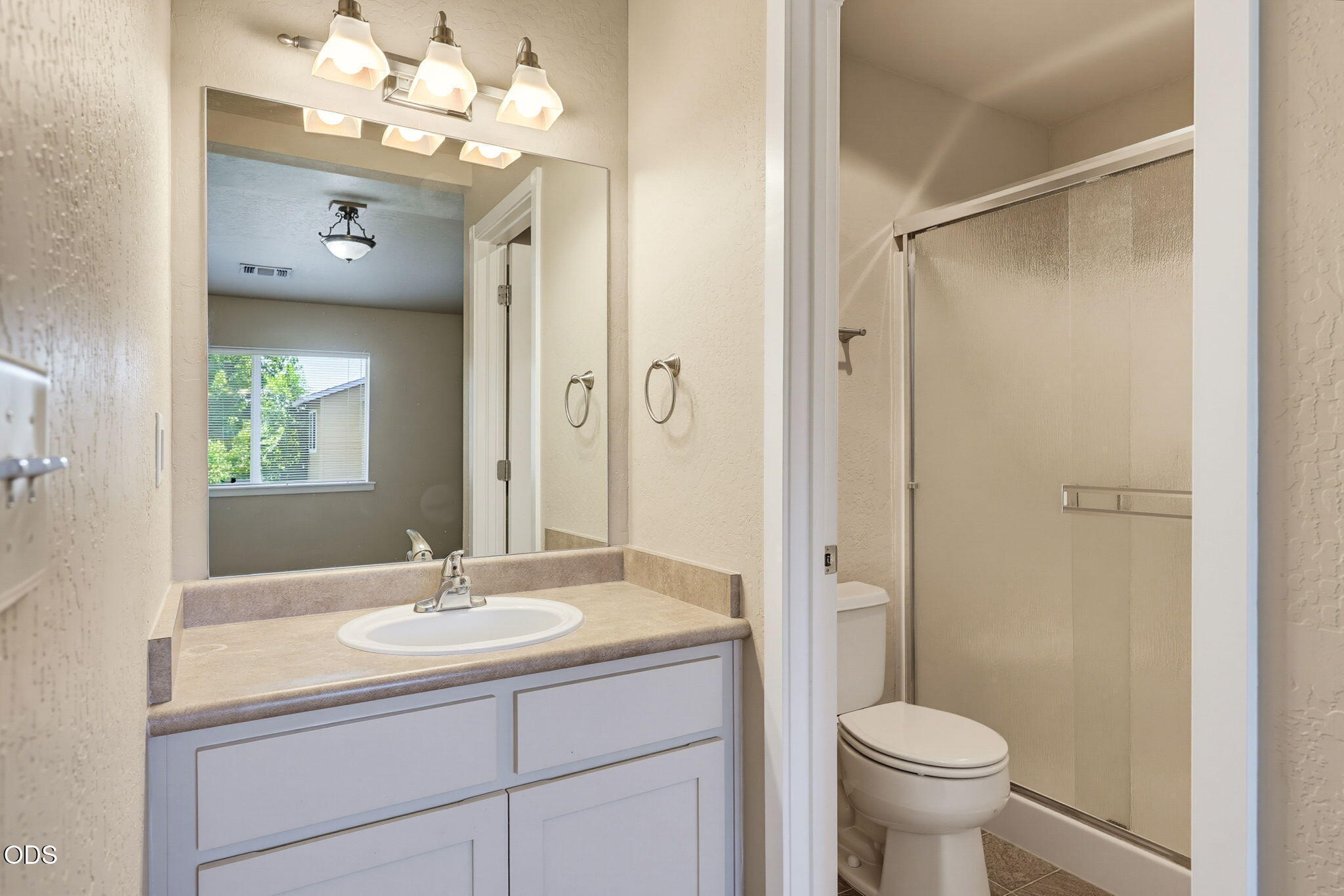 303 Live Oak Loop Central Point, OR 97502 - Photo 30 of 48 Gallery Image 30